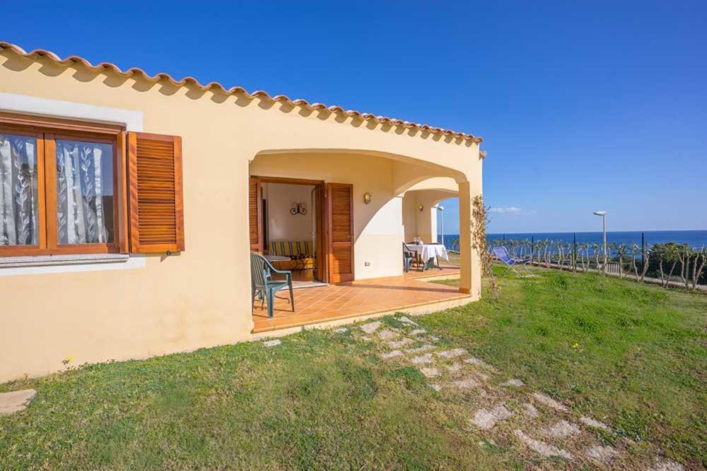 Residence Baia Sant Anna Con Piscina Tanaunella Exterior photo